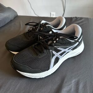 Brand new Asics everyday comfort amplifoam sneakers